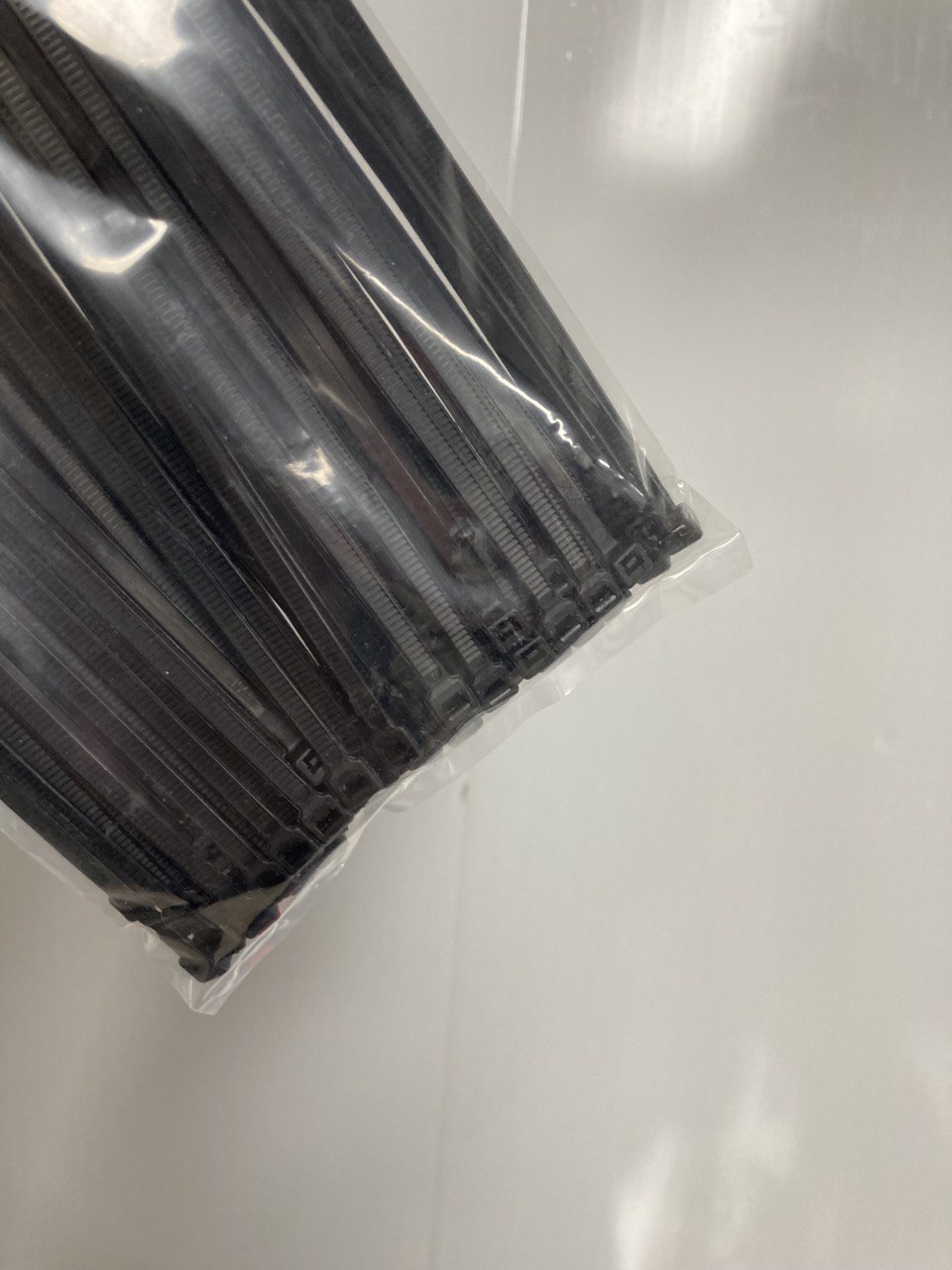 Пластиковые стяжки ACV RM37-1107 (300*3.5,черные,100шт)